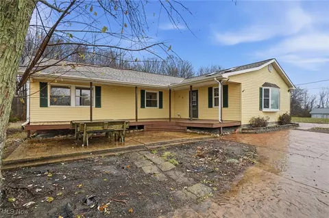16320 Leggett Rd, Montville, OH 44064