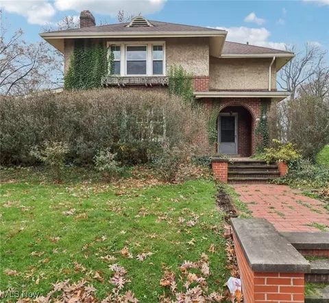 727 Amherst Rd NE, Massillon, OH 44646