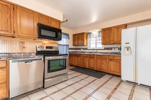 2572 W Center St, Ashtabula, OH 44004 photo 7