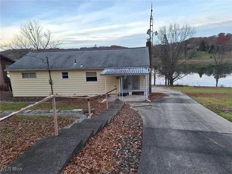 47813 Tomahawk Dr, Negley, OH 44441