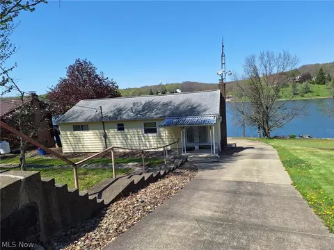 47813 Tomahawk Dr, Negley, OH 44441
