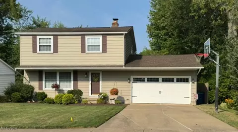 5618 Dolphin St, Mentor On The Lake, OH 44060