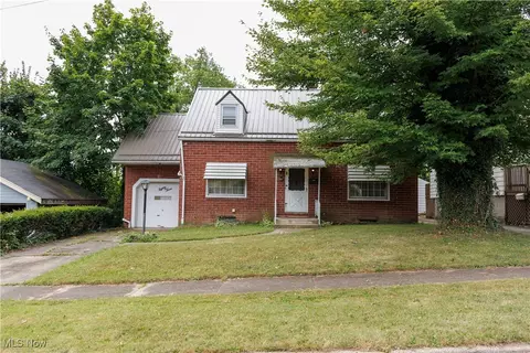 83 Beechwood Dr, Youngstown, OH 44512