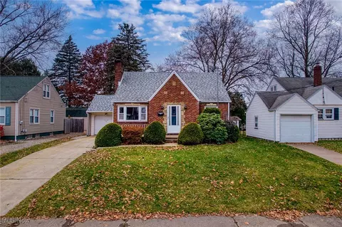 2803 Daleford Ave NE, Canton, OH 44705