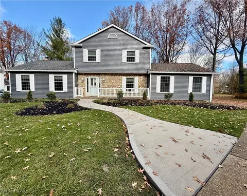 34 Chadbourne Dr, Hudson, OH 44236