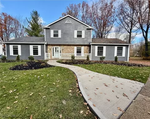 34 Chadbourne Dr, Hudson, OH 44236