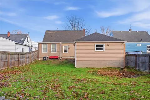 Exterior - 227 Shields Rd, Boardman, OH 44512 photo 3 of 4