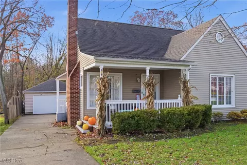 Exterior - 227 Shields Rd, Boardman, OH 44512 photo 2 of 4