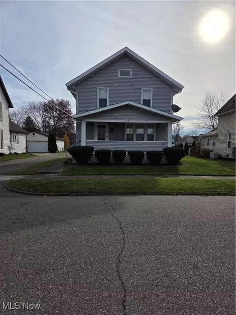 412 E 5th St, Dover, OH 44622