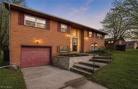 906 Westview Dr, Belpre, OH 45714