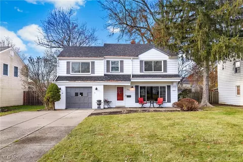 1352 Croyden Rd, Lyndhurst, OH 44124