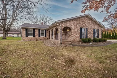 3450 Crownpoint St NW, Massillon, OH 44646