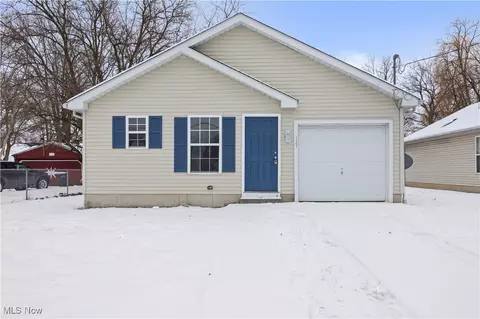 127 Parmely Ave, Elyria, OH 44035