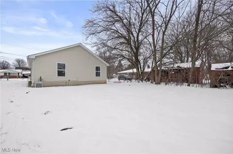 Exterior - 127 Parmely Ave, Elyria, OH 44035 photo 5 of 8