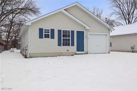 Exterior - 127 Parmely Ave, Elyria, OH 44035 photo 3 of 8