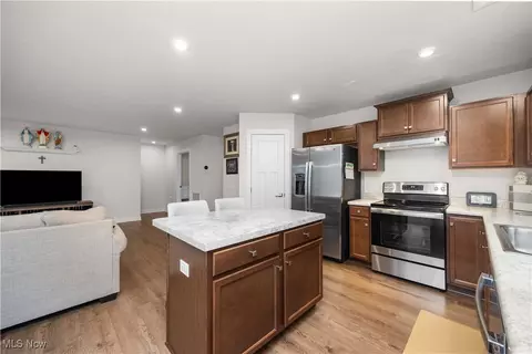 Kitchen - 133 W Spring Dr, Elyria, OH 44035 photo 3 of 4