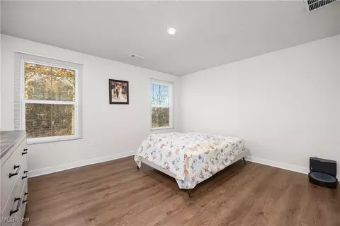 Bedroom - 133 W Spring Dr, Elyria, OH 44035 photo 6 of 9