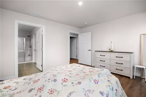 Bedroom - 133 W Spring Dr, Elyria, OH 44035 photo 8 of 9