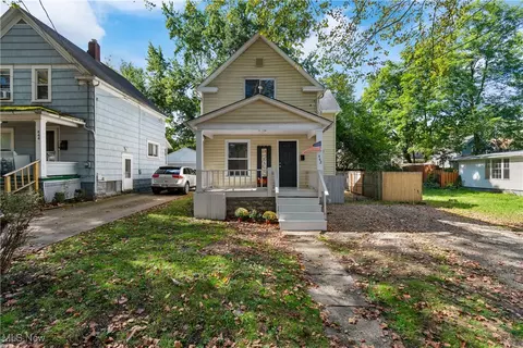 442 Matthews St, Akron, OH 44306