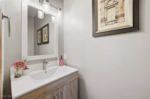4212 Devonshire Ct, Akron, OH 44321 photo 8