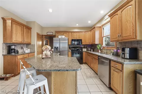 4212 Devonshire Ct, Akron, OH 44321 photo 18