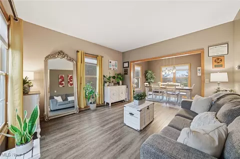 4212 Devonshire Ct, Akron, OH 44321 photo 11