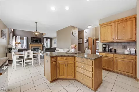 4212 Devonshire Ct, Akron, OH 44321 photo 20