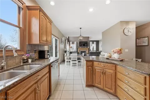 4212 Devonshire Ct, Akron, OH 44321 photo 21