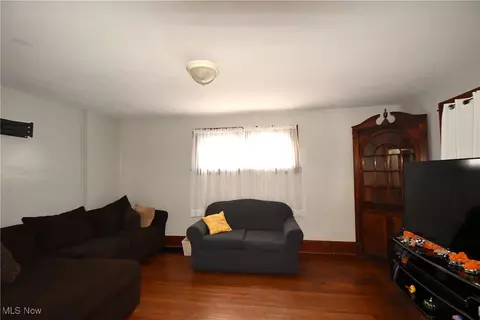 Living - 21 Katherine St, Struthers, OH 44471 photo 2 of 2
