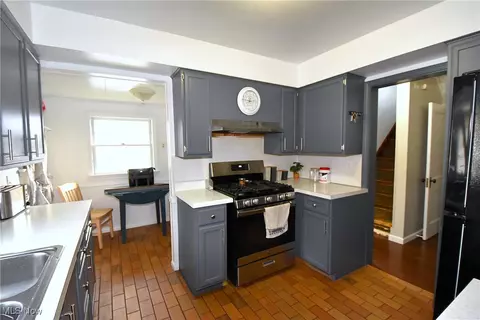 Kitchen - 21 Katherine St, Struthers, OH 44471 photo 1 of 3