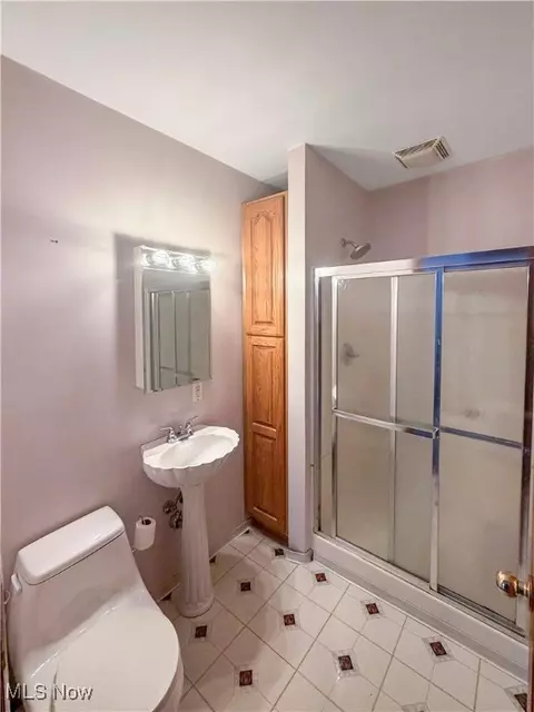 Bath - 175 Wall St, Weirton, WV 26062 photo 1 of 2