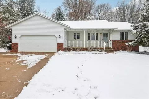 184 Cloverwood Cir, Wadsworth, OH 44281