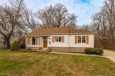1411 Chapman Dr, Akron, OH 44305