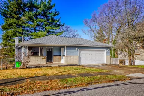 68 25th St NW, Barberton, OH 44203