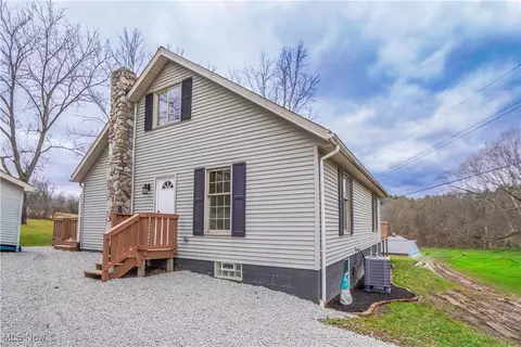 2622 Howenstine Dr SE, East Sparta, OH 44626