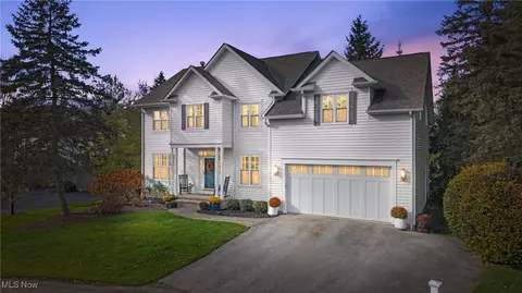 170 Sundew Ln, Chagrin Falls, OH 44022