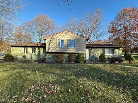 7606 Woodcrest Ave NE, Canton, OH 44721
