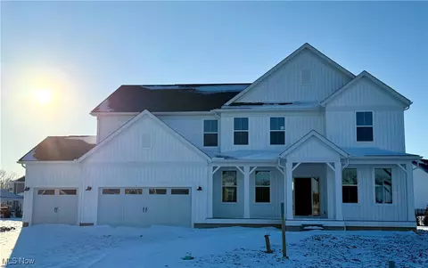 32584 Royal Troon Dr, Avon Lake, OH 44012