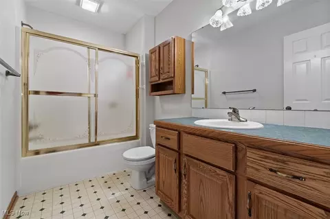 Bath - 6817 Thicket St NW, Canton, OH 44708 photo 2 of 3