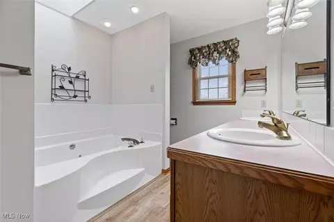 Bath - 6817 Thicket St NW, Canton, OH 44708 photo 1 of 3