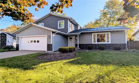 17567 Howe Rd, Strongsville, OH 44136