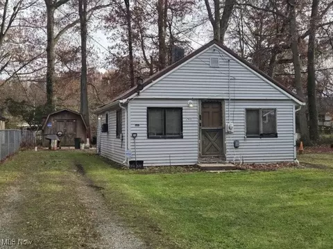 260 Oakwood St, Elyria, OH 44035