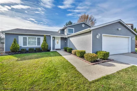 32194 N Roundhead Dr, Solon, OH 44139
