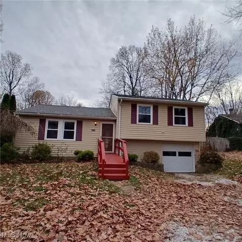 6218 Maxwell Dr, Madison, OH 44057