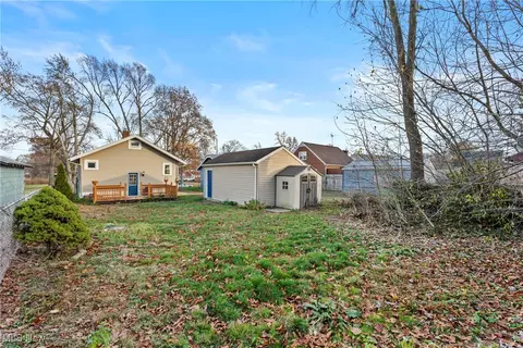 Exterior - 640 Plainfield Rd, Akron, OH 44312 photo 7 of 8