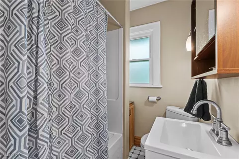 Bath - 640 Plainfield Rd, Akron, OH 44312 photo 1 of 1