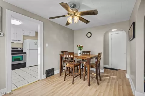 Dining - 640 Plainfield Rd, Akron, OH 44312 photo 2 of 2
