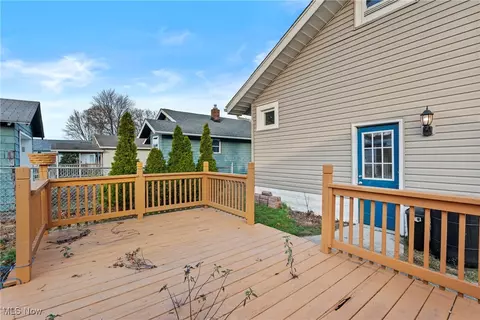 Exterior - 640 Plainfield Rd, Akron, OH 44312 photo 6 of 8