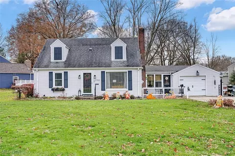 2702 Bears Den Rd, Youngstown, OH 44511