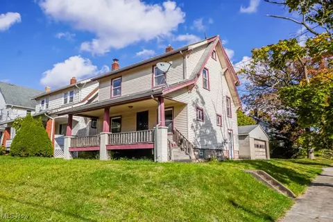 403 N Saint Clair St, Girard, OH 44420